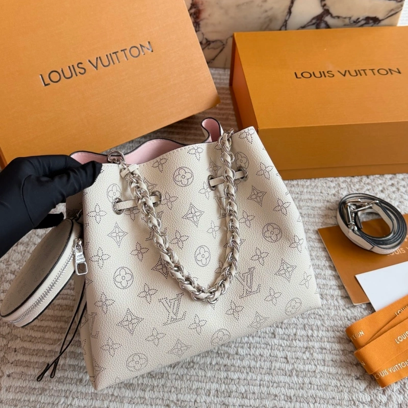 Crafted from calfskin, this is a compact bucket bag-box