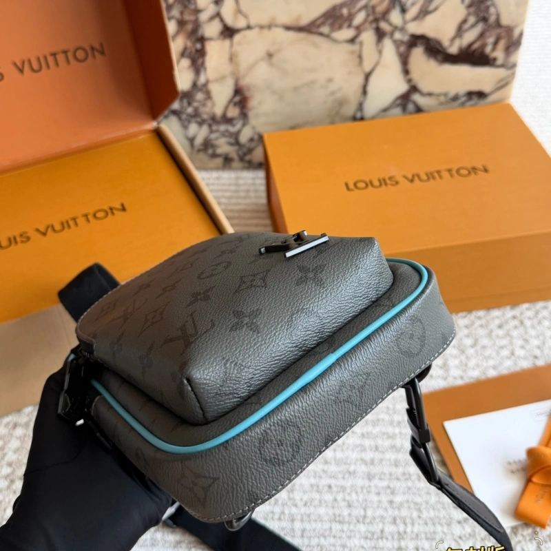 Fashionable and Versatile Men’s Chest Bag-box