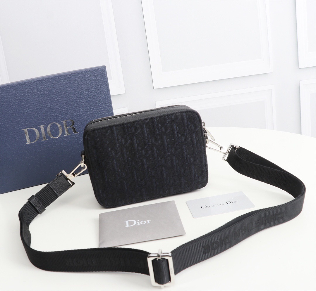 DIOR’s new men’s and women’s chain cross-body saddle tote one-shoulder small square bag-comes with gift box