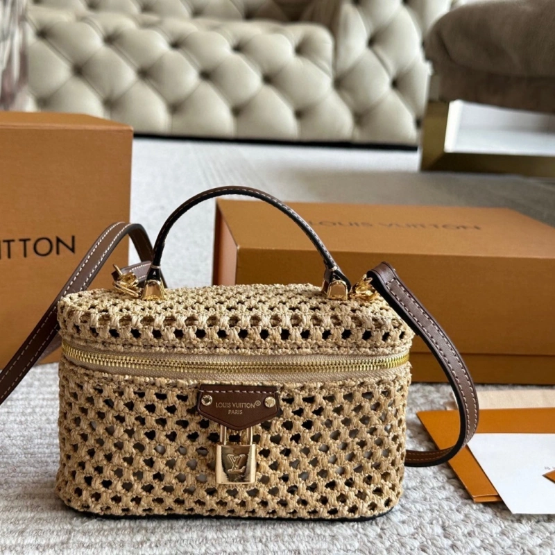 L’s latest raffia bag-box