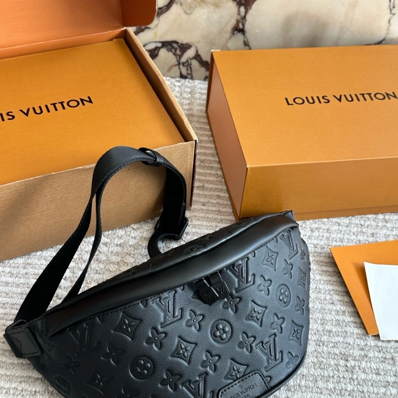 Cowhide chest bag. The ultimate cool gift for my boyfriend!-box