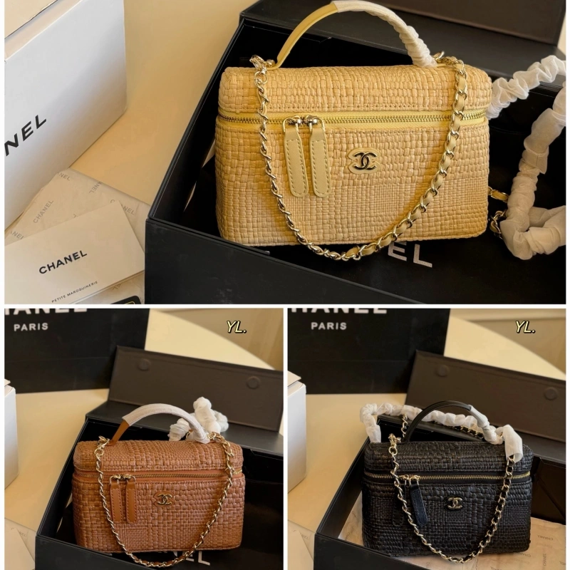 Made of woven straw with a metal chain. It’s retro yet stylish-box