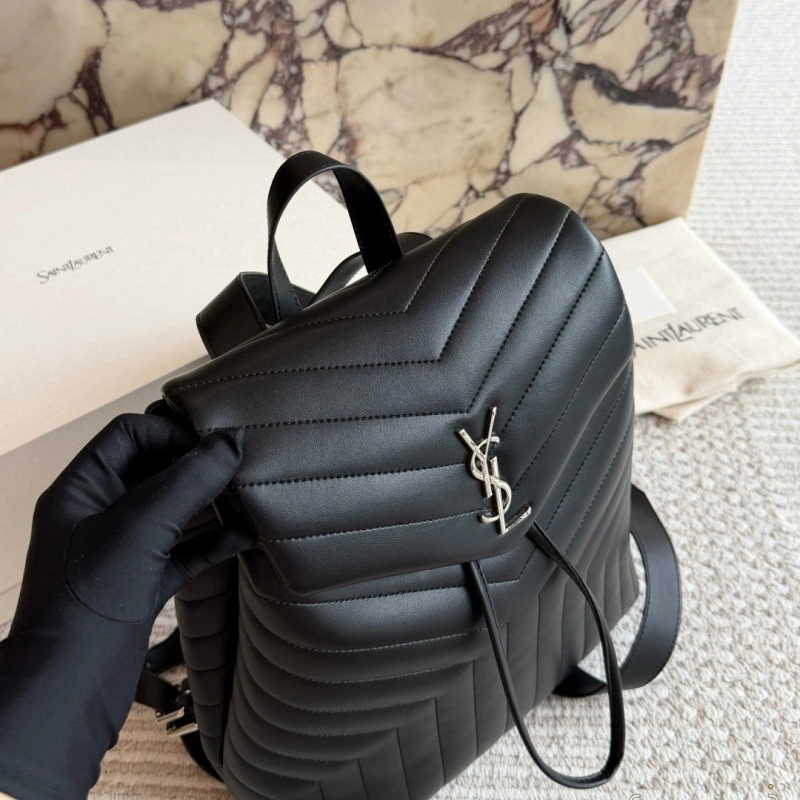 Classic black shade featuring the iconic Y-signature V-quilting-box