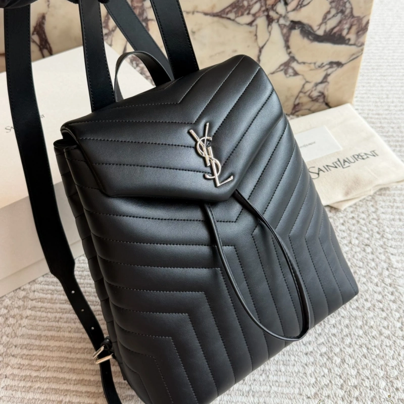 Classic black shade featuring the iconic Y-signature V-quilting-box