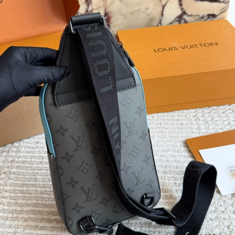 Fashionable and Versatile Men’s Chest Bag-box