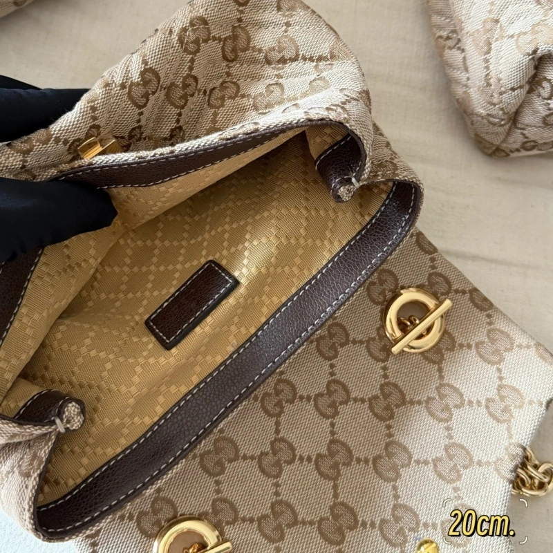 Ultimate Old Money Style: V-Shaped Diamond Quilted Design-box
