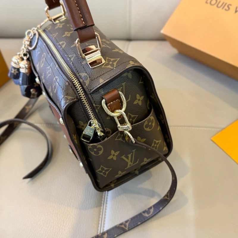 New 2-way shoulder and hand bag-no box
