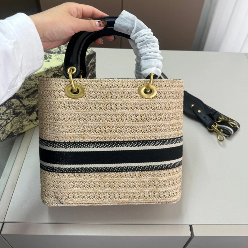 The essential woven bag for your collection-no box