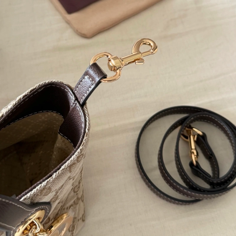 The monogram tote: laid-back and effortlessly chic