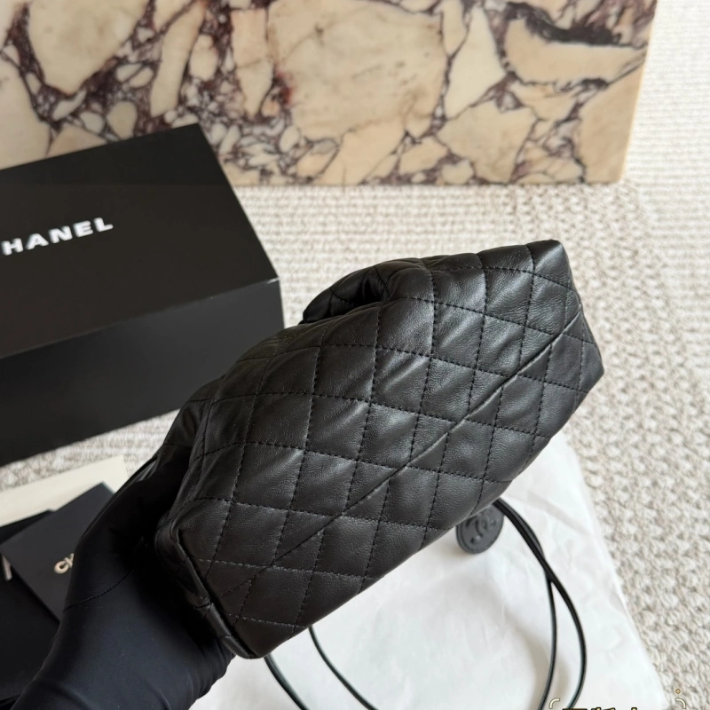 Sheepskin Cloud Bag, Black Quilted-box
