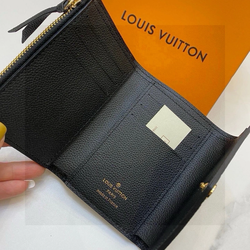 Women’s wallet , all cowhide inside and out-box
