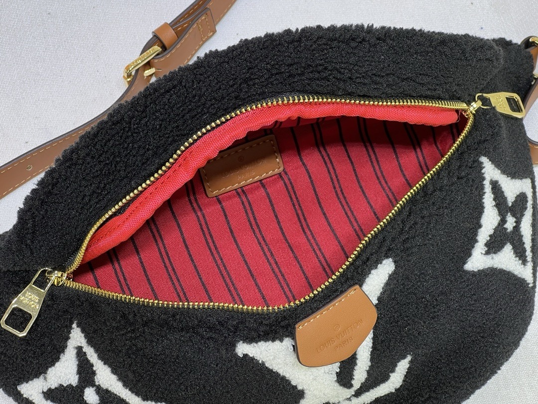 LV fashion new backpack casual waist bag cross-body bag outdoor sports backpack-without packaging box