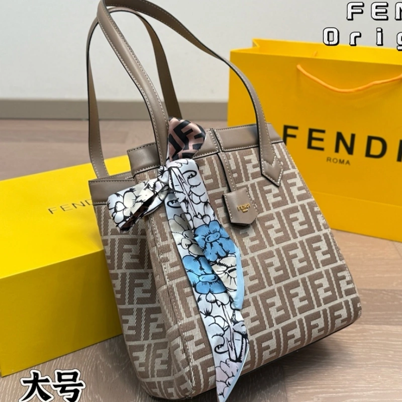 Inspired by the art of origami, the shape of the bag can be changed at will-box