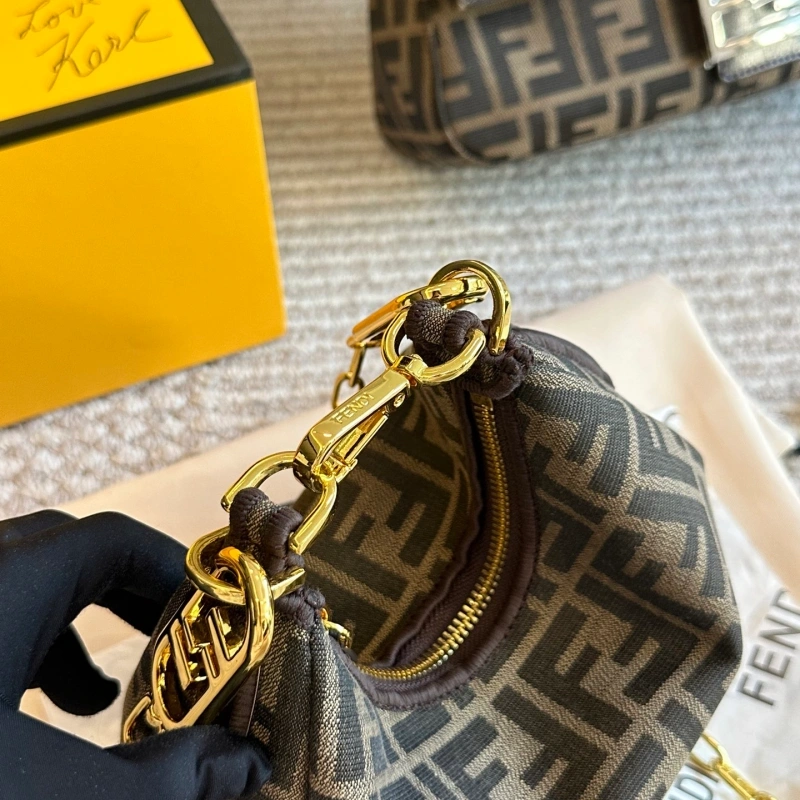 The latest model of the crescent bag-box
