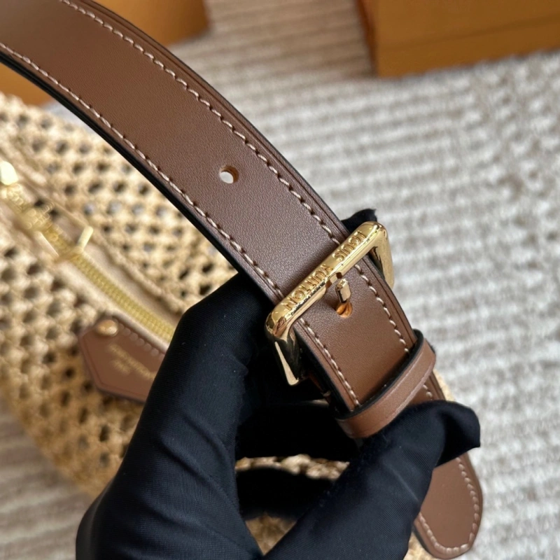 L’s latest raffia bag-box