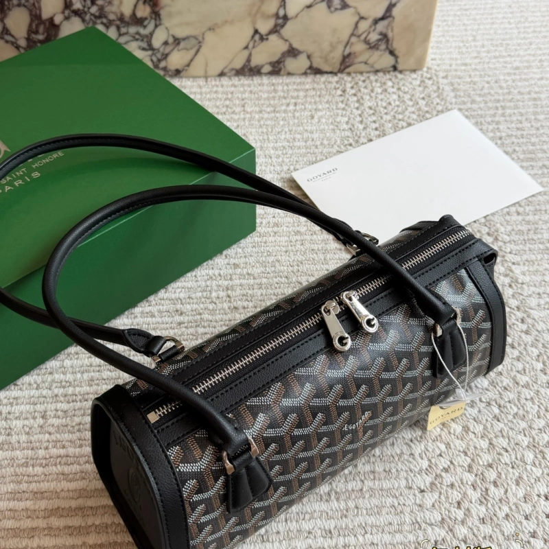 An easy-to-match Baguette Bag for daily wear-box