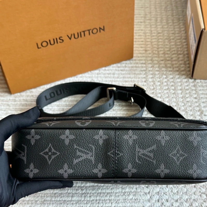 Classic flap messenger bag-box