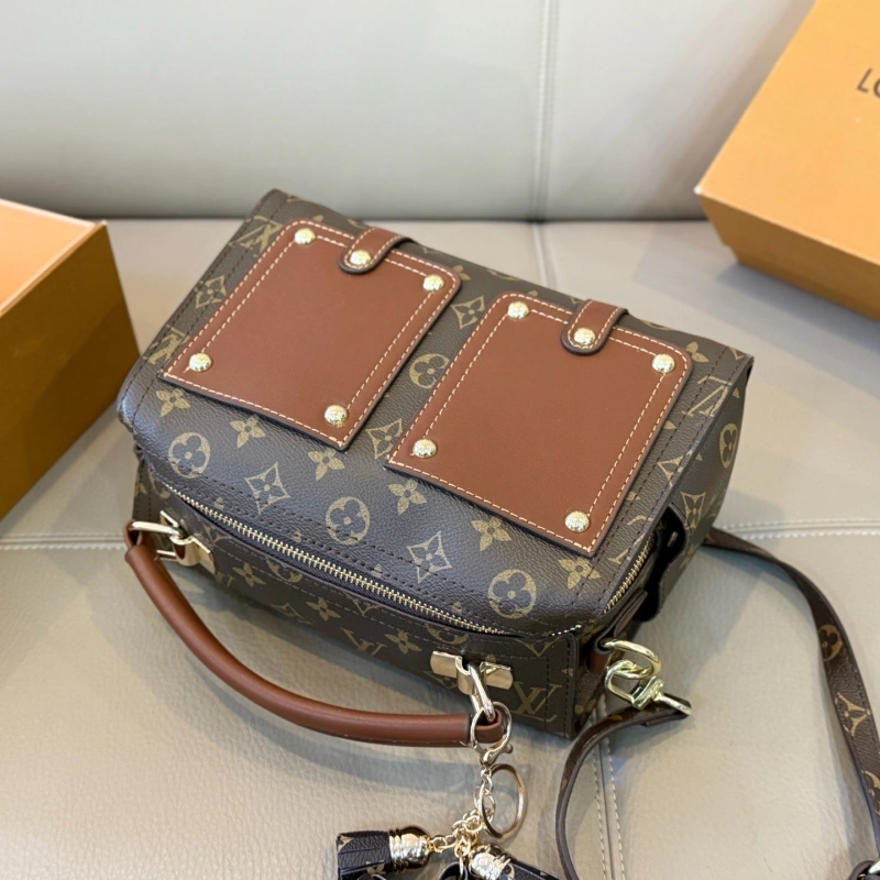 New 2-way shoulder and hand bag-no box