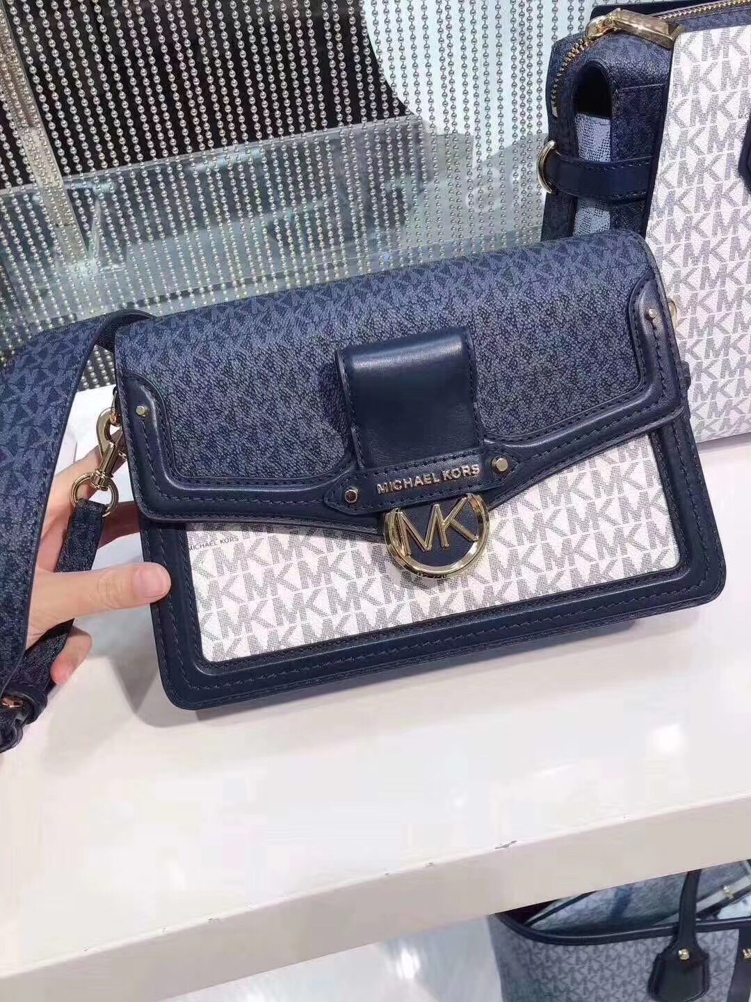 Advanced fashion trendy leather shoulder bag, fashionable commuting diagonal cross bag, women’s retro small square bag-comes with gift box