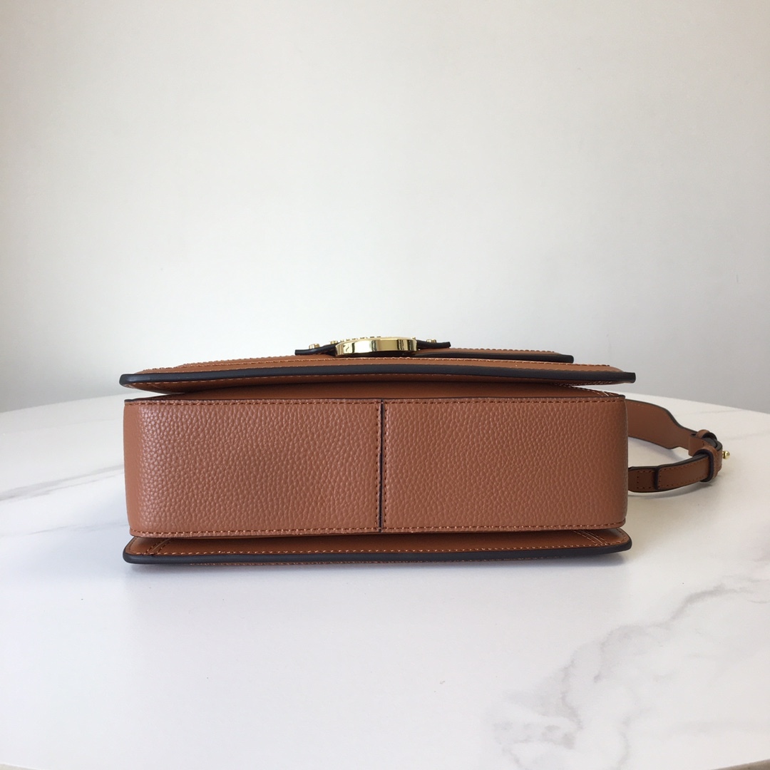 Advanced fashion trendy leather shoulder bag, fashionable commuting diagonal cross bag, women’s retro small square bag-comes with gift box