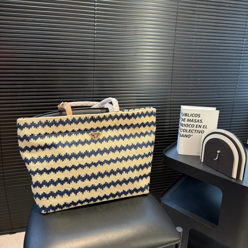 The woven material is lightweight and durable, making it perfect for spring and summer outings-no box