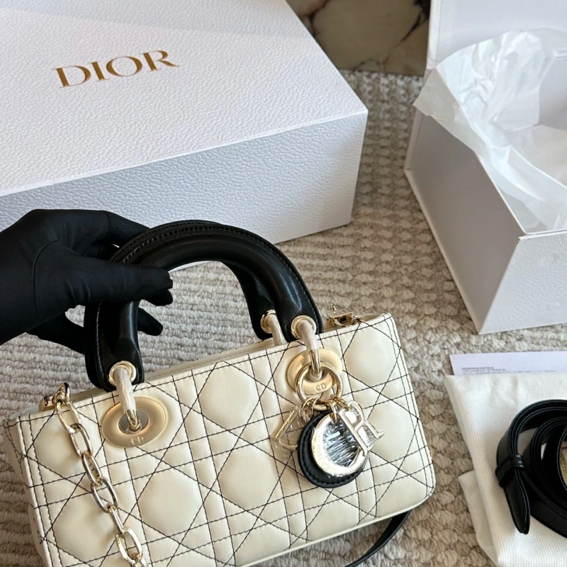 The white and black color of the new D-joy-box