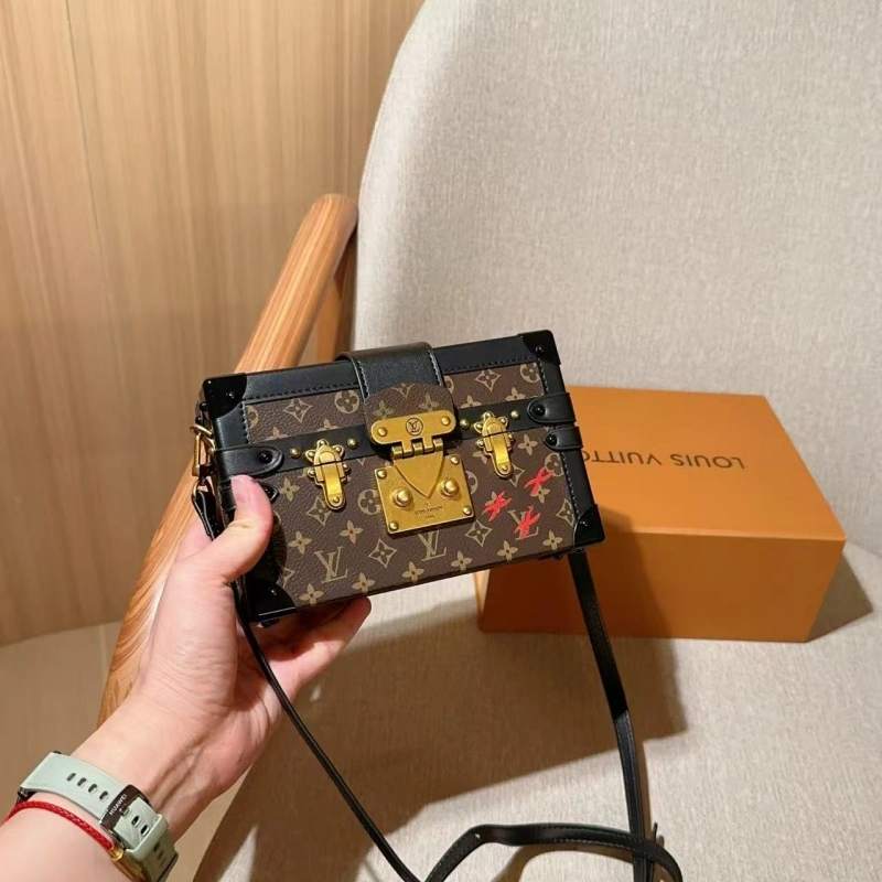 Hard square box-box