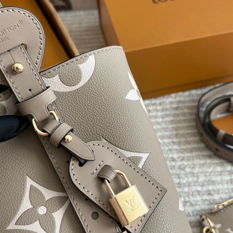The BB25ss bucket bag-box