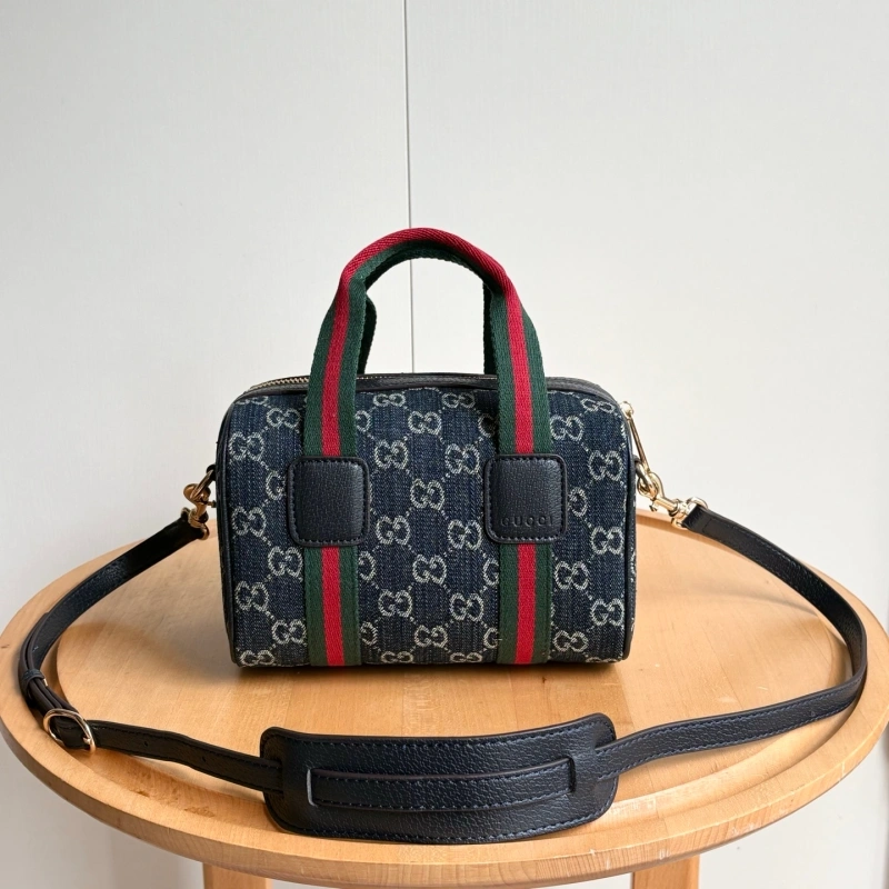 New pillow bag Pendants not included-box