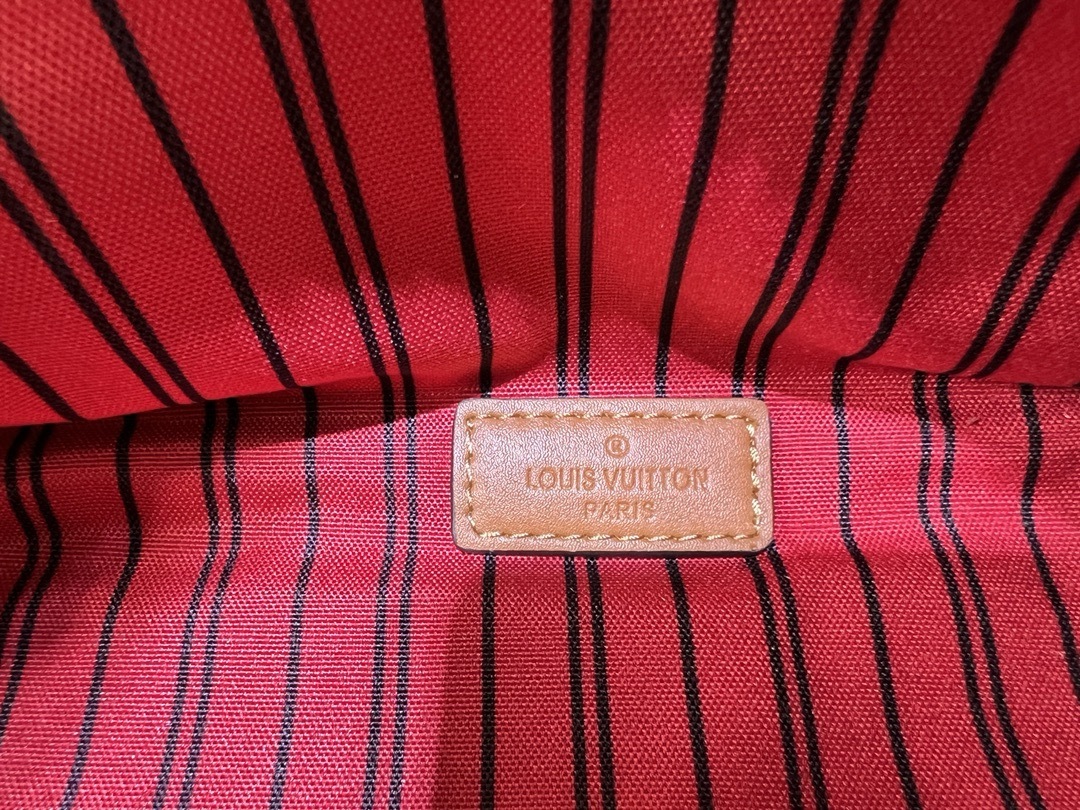 LV fashion new backpack casual waist bag cross-body bag outdoor sports backpack-without packaging box