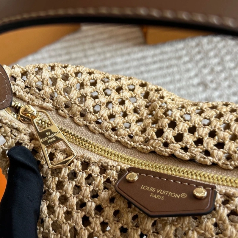 L’s latest raffia bag-box