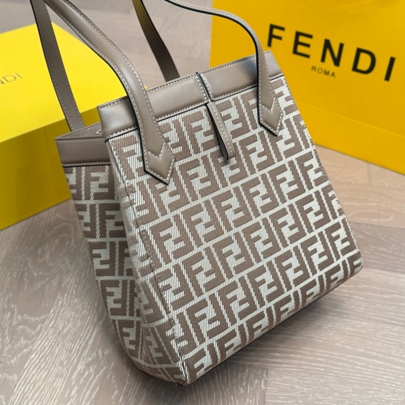 Inspired by the art of origami, the shape of the bag can be changed at will-box