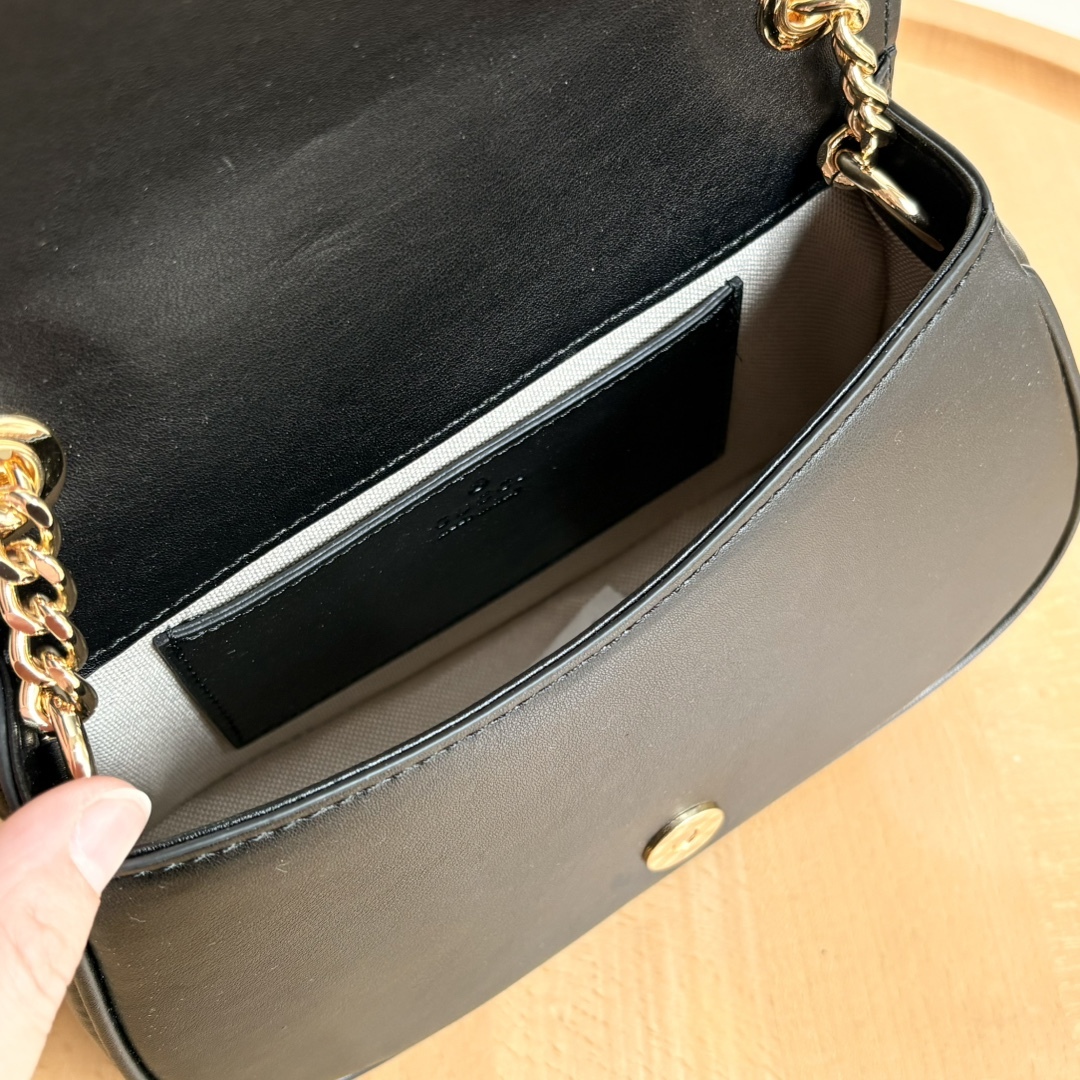 Earrings for women, niche design, high-end earrings, light luxury, explosive style, letter earrings for women-comes with gift box