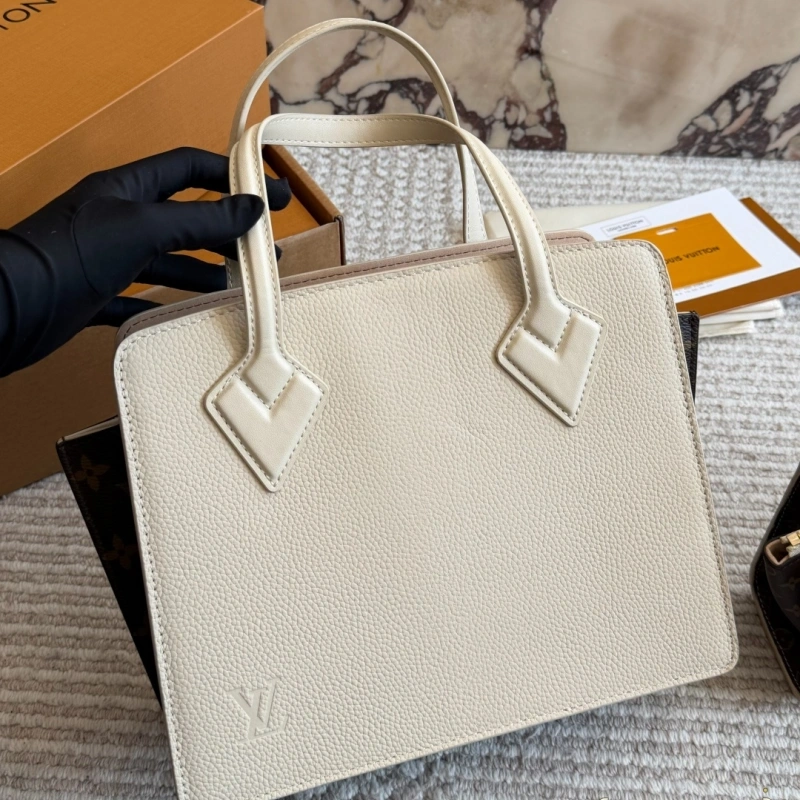 L’s new arrival: Full-grain cowhide shoulder bag / handbag-box