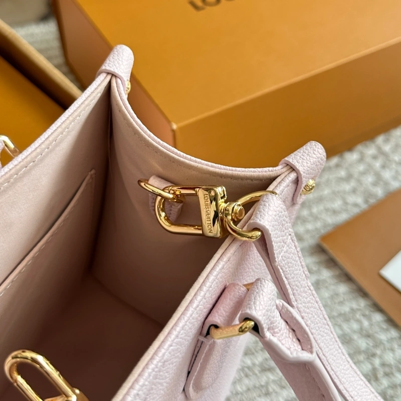New evaporated strawberry  tote bag-box