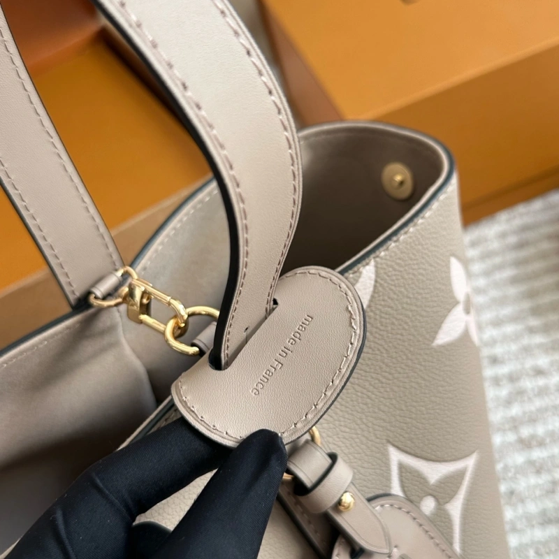 The BB25ss bucket bag-box