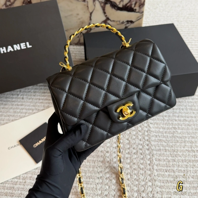 A fashionable and versatile classic that never goes wrong-box