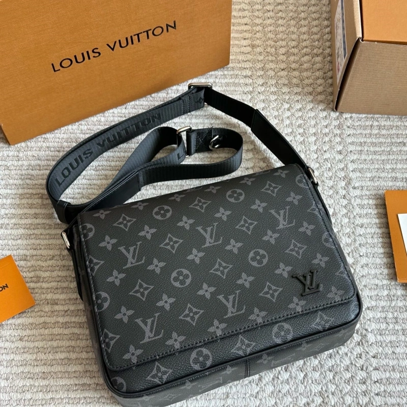 Classic flap messenger bag-box