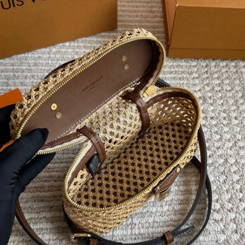 L’s latest raffia bag-box