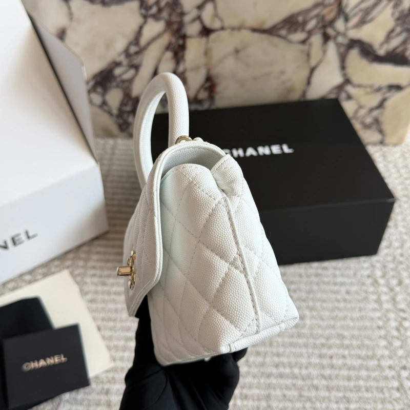 Elegant Pebbled Leather Tote – Timeless Cowhide Design with Scratch-Resistant Texture for Daily Use-box