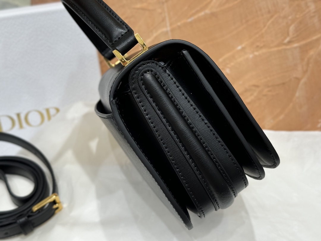 Crossbody Handheld Versatile Elegant Bag Classic Simple Women’s Bag-comes with gift box