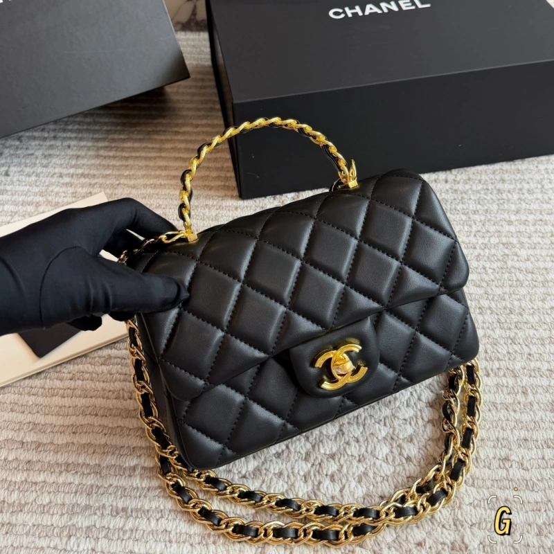 A fashionable and versatile classic that never goes wrong-box