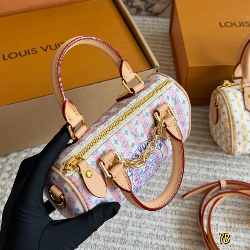Vegetable-tanned leather trim with gold chain-box