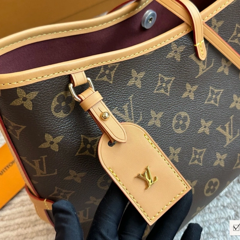 The chip version of the new commuter bag is practical in appearance-box