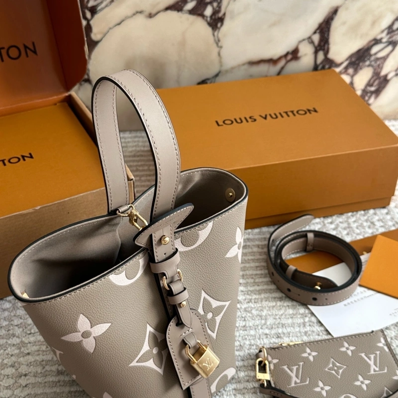 The BB25ss bucket bag-box