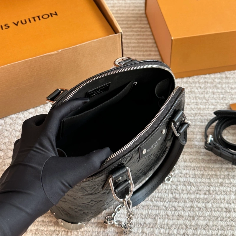 The new Alma shell bag  -box