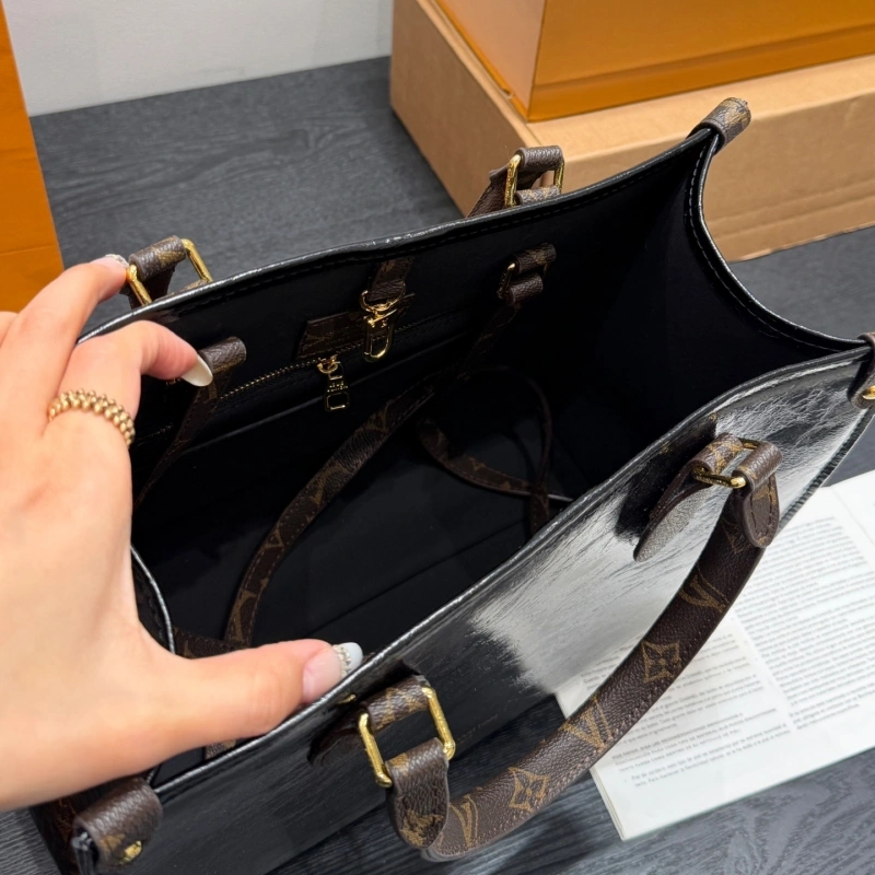 New Limited Edition Glossy Cracked Texture Jungle Tote-no box