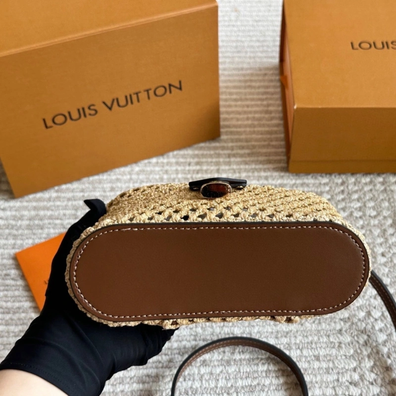 L’s latest raffia bag-box