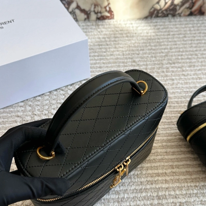 It can be carried by hand or worn crossbody, and it’s very comfortable to wear-box