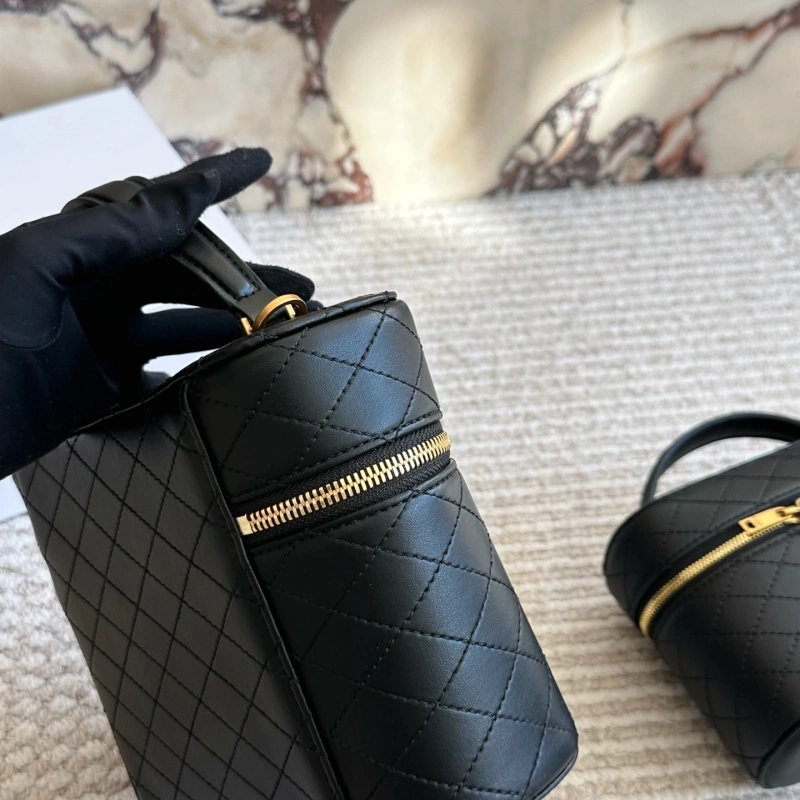 It can be carried by hand or worn crossbody, and it’s very comfortable to wear-box